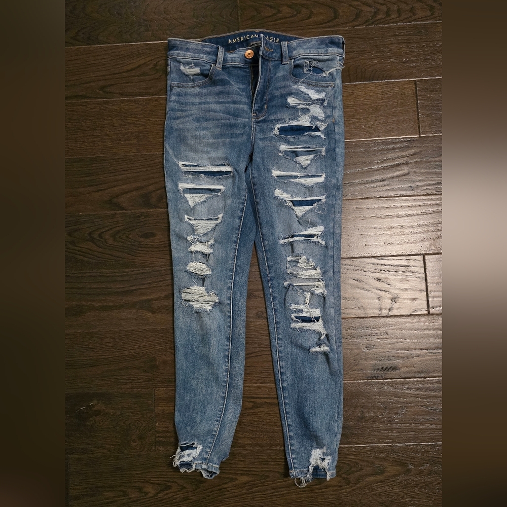 American Eagle Outfitters Women's Distressed Blue Jeans